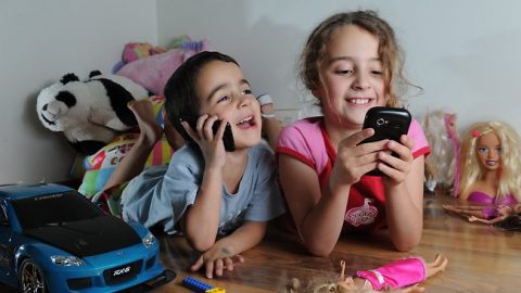 Mobile Phones For Kids: To Give Or Not To Give?